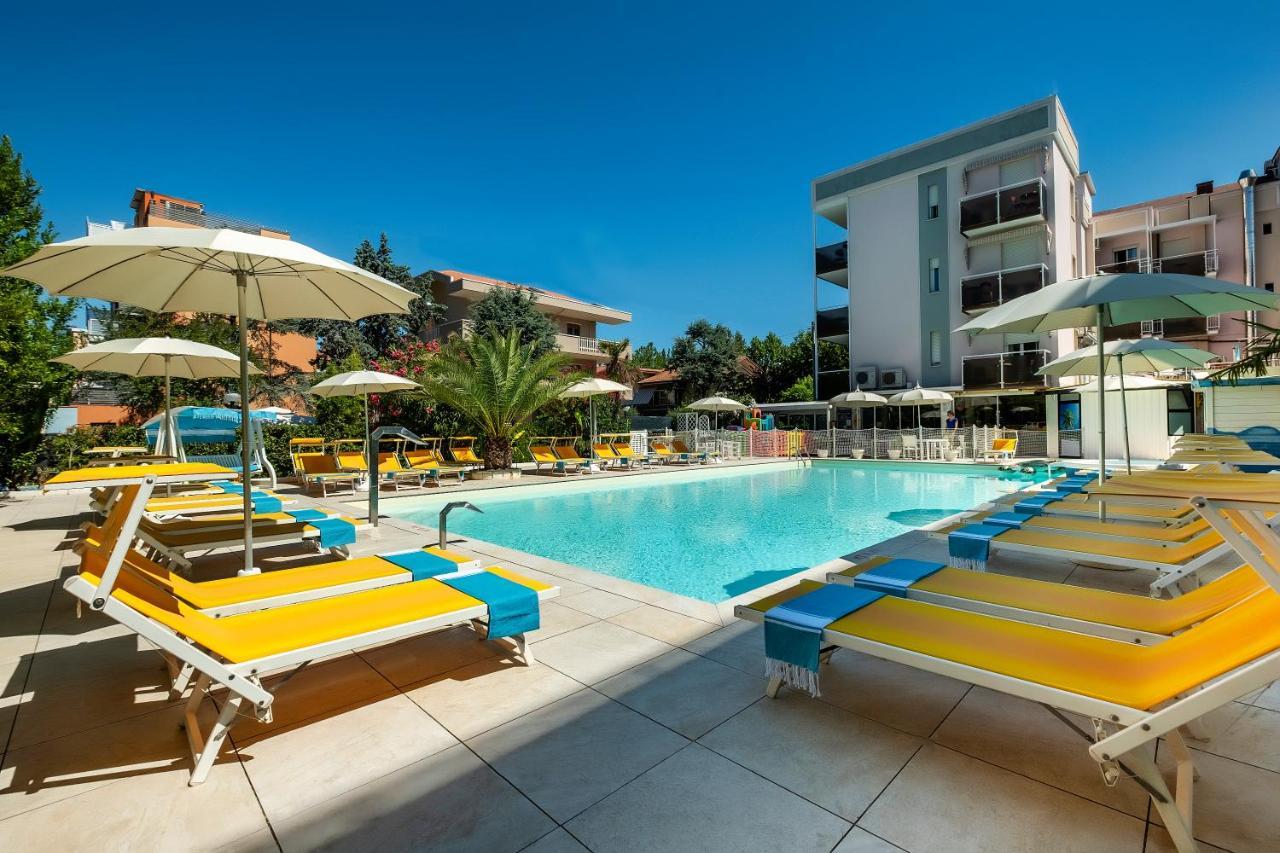 Hotel Tre Rose Riccione Exteriör bild