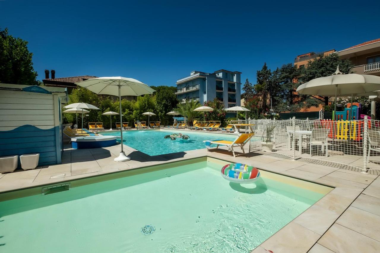 Hotel Tre Rose Riccione Exteriör bild
