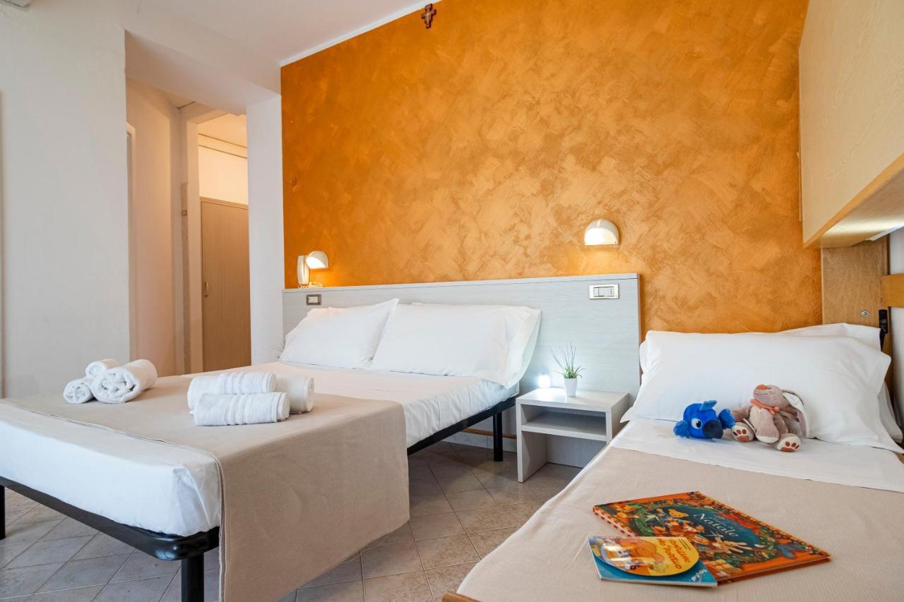 Hotel Tre Rose Riccione Exteriör bild