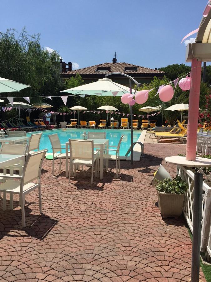 Hotel Tre Rose Riccione Exteriör bild