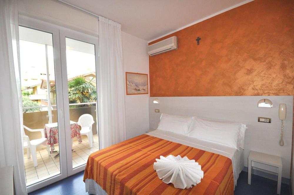 Hotel Tre Rose Riccione Exteriör bild
