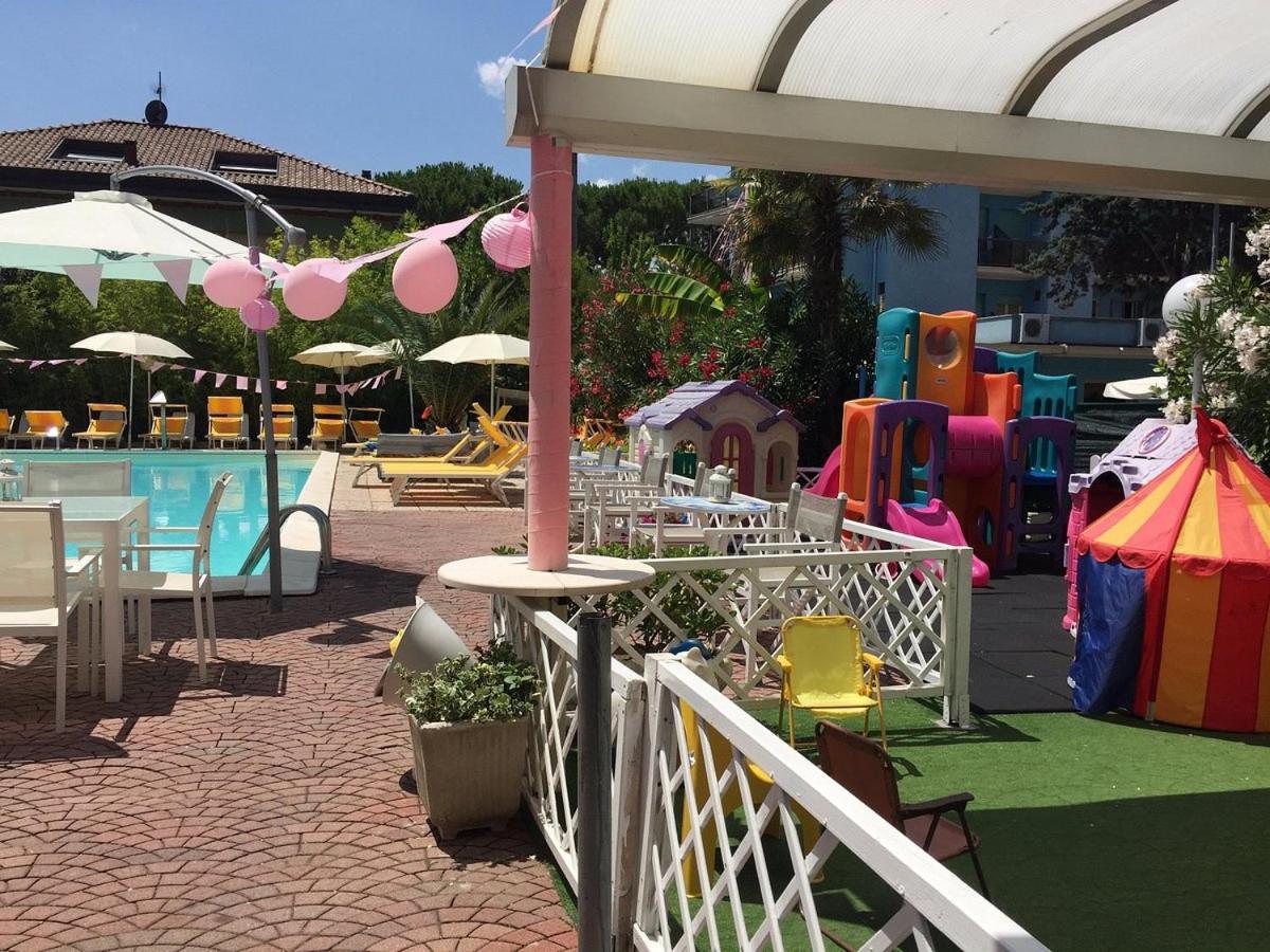 Hotel Tre Rose Riccione Exteriör bild