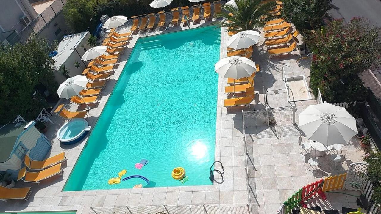 Hotel Tre Rose Riccione Exteriör bild
