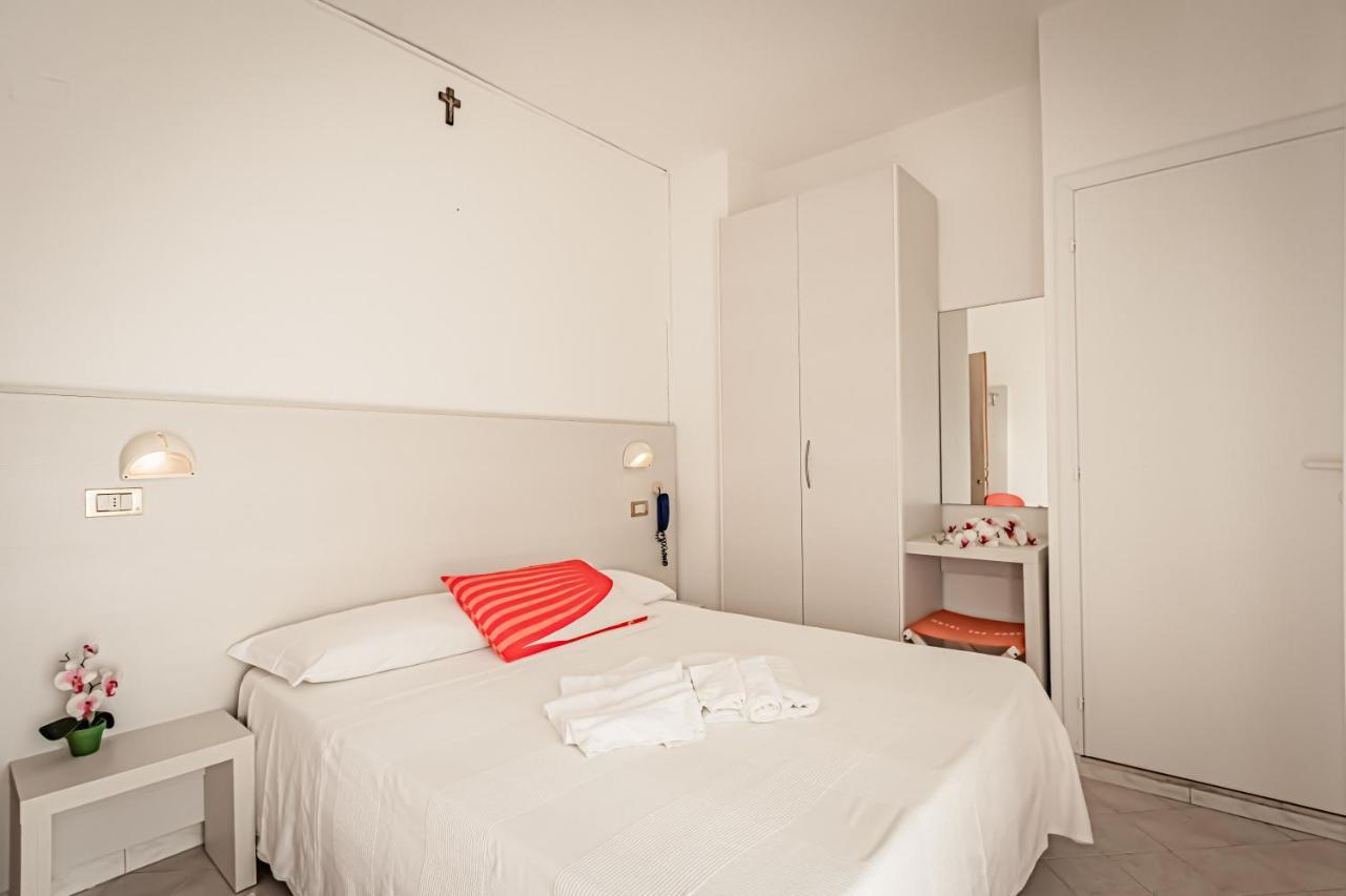 Hotel Tre Rose Riccione Exteriör bild