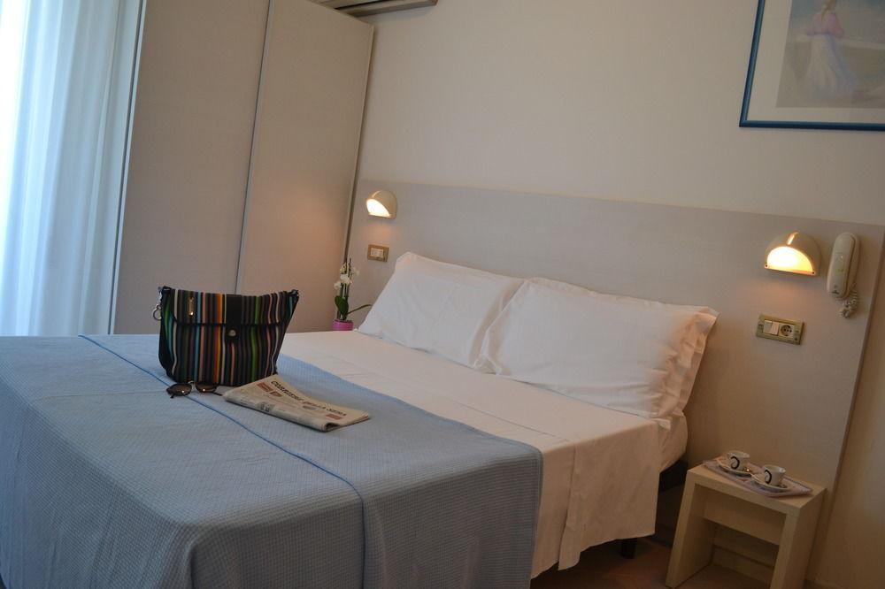 Hotel Tre Rose Riccione Exteriör bild
