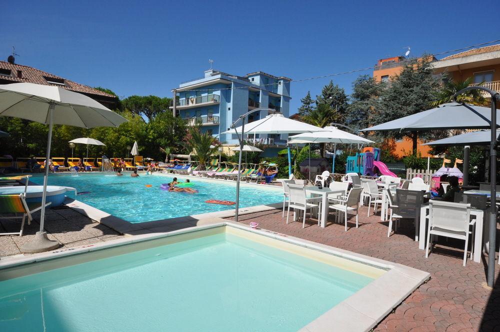 Hotel Tre Rose Riccione Exteriör bild