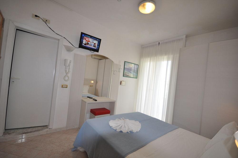 Hotel Tre Rose Riccione Exteriör bild
