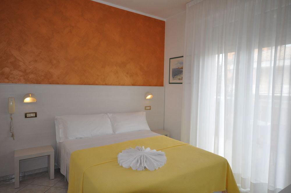 Hotel Tre Rose Riccione Exteriör bild