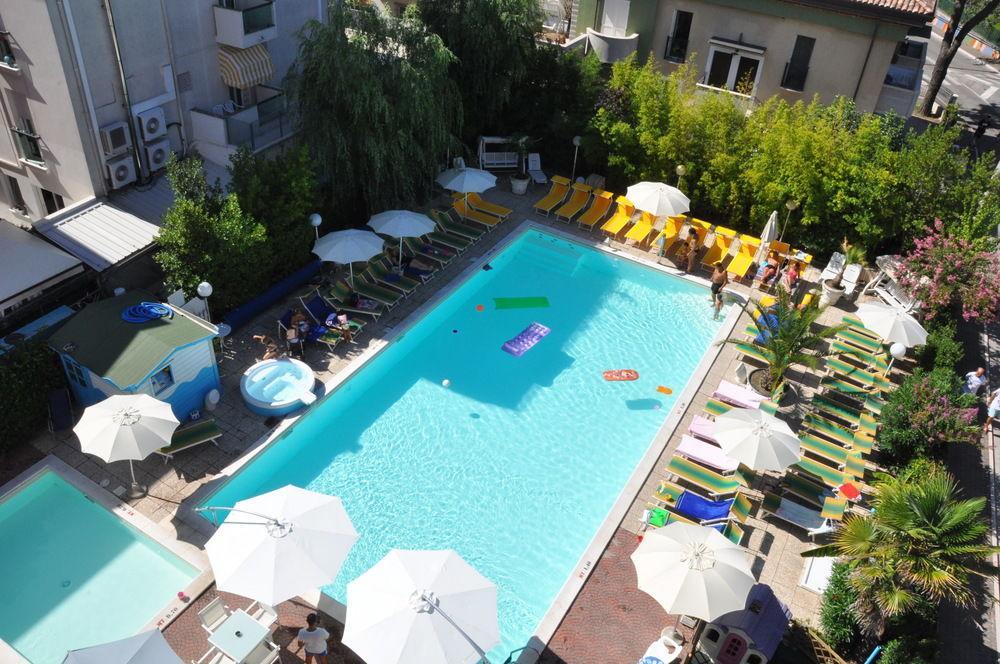 Hotel Tre Rose Riccione Exteriör bild