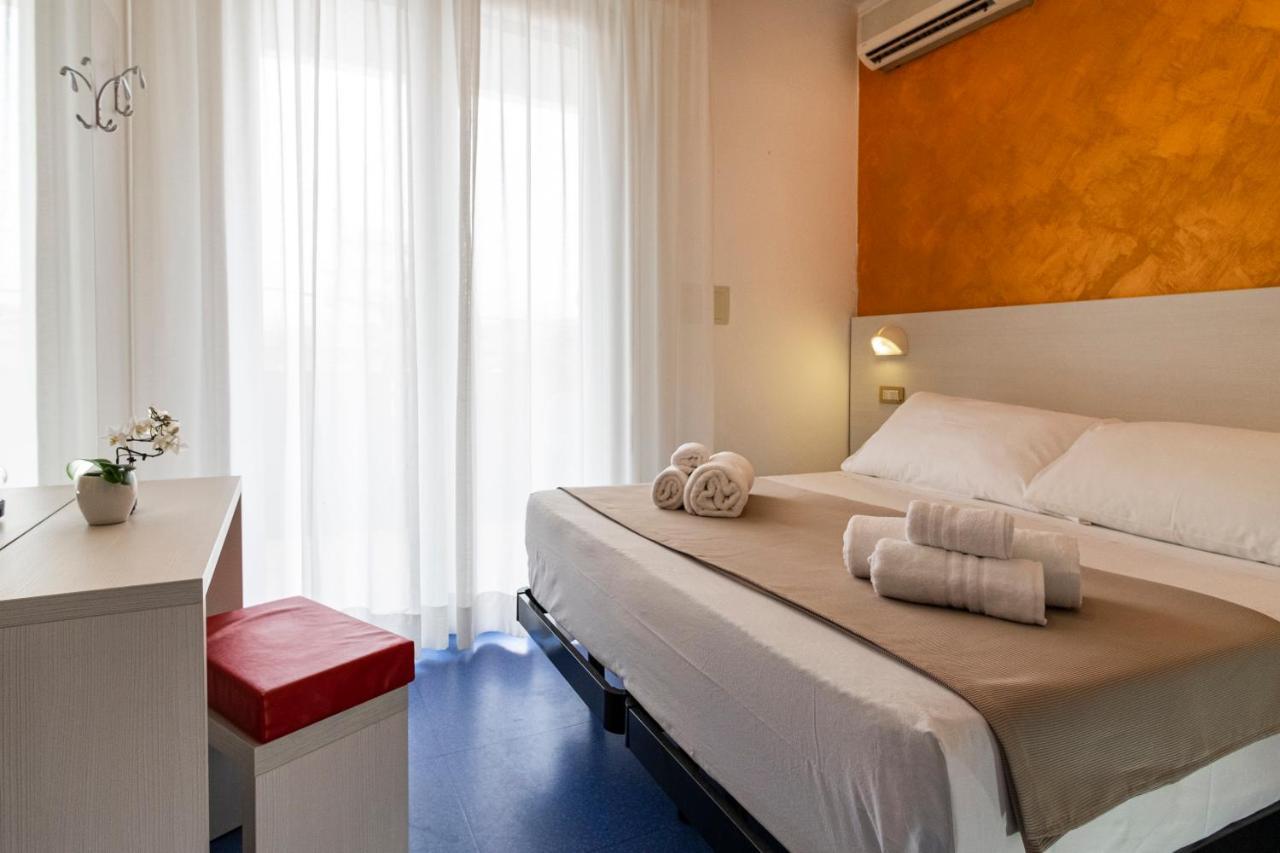 Hotel Tre Rose Riccione Exteriör bild