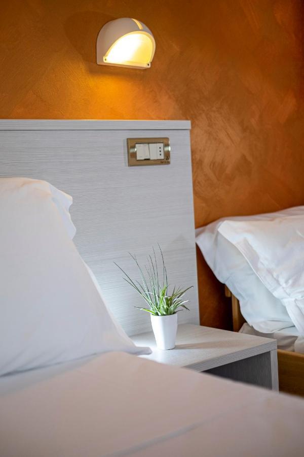 Hotel Tre Rose Riccione Exteriör bild